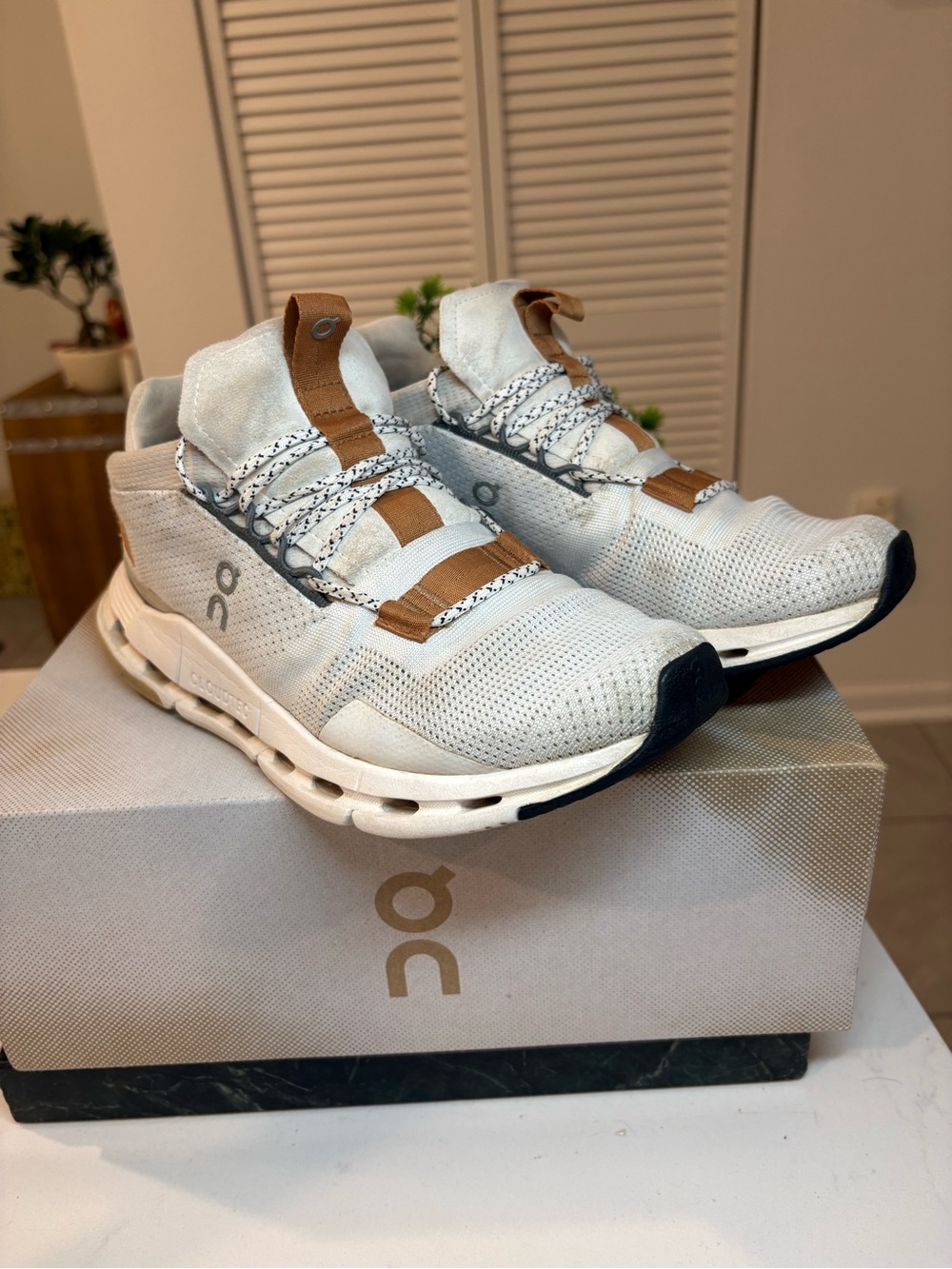 On Cloud CloudNova White/Cream/Tan Women’s running shoes, size 7.5 - Picture 8 of 10